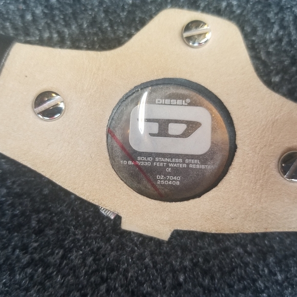 ***SOLD*** DIESEL Watch DZ-7040 [Like new; needs new battery] - Picture 10 of 13